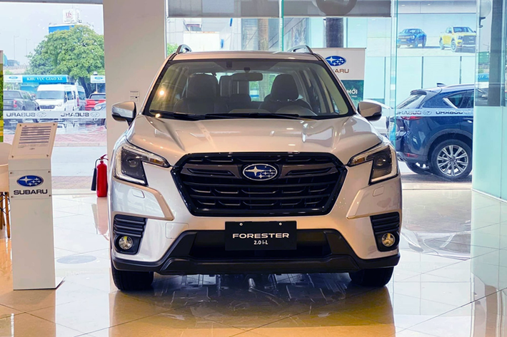 Việc Subaru Forester được ưu đãi mạnh tay cũng không có gì lạ. Mẫu xe này vốn sở hữu giá bán kém cạnh tranh vì được nhập khẩu nguyên chiếc. Bên cạnh đó, xe còn sở hữu thiết kế khá kén khách và thương hiệu có tính nhận diện chưa cao.