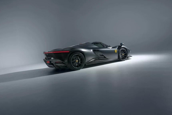 Mẫu xe thứ 4 của dải sản phẩm Icona Series có thể được lấy cảm hứng từ "huyền thoại" Ferrari F40, sử dụng động cơ V12 và không có hệ thống hybrid.