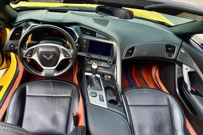 Body kit mang đến sự cá tính cho xe, đầu tiên là cánh lướt gió khổng lồ ở đằng trước, đi kèm bộ hốc gió được định hình theo phong cách Chevrolet Corvette C7 ZR1, cánh lướt gió sườn, và quan trọng nhất là bộ cản va sau cỡ lớn hầm hố.