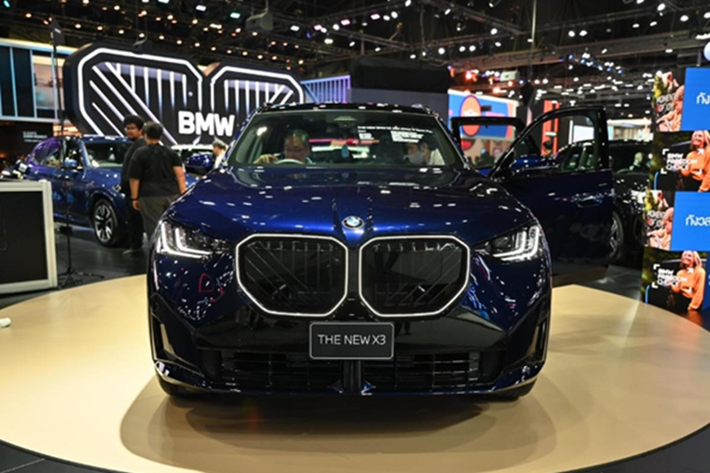 BMW X3 và 5-Series 2025 mới được chốt lịch ra mắt Việt Nam, mẫu xe SUV X3 2025 dù vẫn sử dụng khung gầm cũ với chiều dài trục cơ sở giữ nguyên ở mức 2.865 mm. Tuy nhiên, kích thước tổng thể của xe đã được điều chỉnh lớn hơn đôi chút, làm tăng cảm giác bề thế.