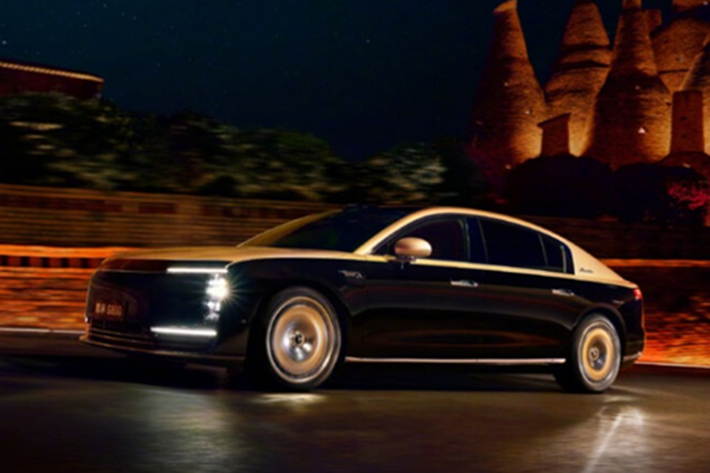 Maextro S800 được cung cấp hai tùy chọn hệ truyền động: thuần điện (EV) và mở rộng phạm vi (EREV). Bản EV được trang bị hai mô-tơ điện cho công suất 523 mã lực, kết hợp pin 95 kWh, cho phép xe đi được 702 km theo tiêu chuẩn CLTC.