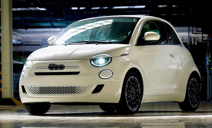 Hôm nay, Fiat chính thức giới thiệu phiên bản hybrid của mẫu xe 500, đánh dấu sự trở lại đầy ấn tượng của chiếc xe thành phố biểu tượng tại thị trường Ý. Với thiết kế cổ điển đặc trưng cùng những cải tiến về công nghệ, Fiat 500 Hybrid hứa hẹn sẽ mang đến trải nghiệm lái thú vị và tiết kiệm nhiên liệu cho người tiêu dùng.