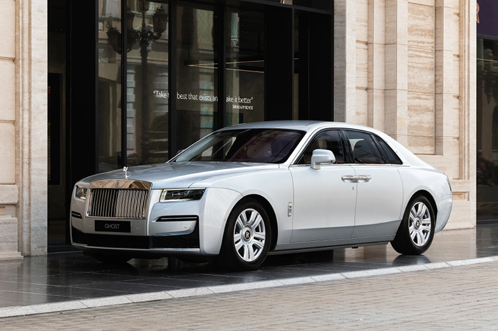 Với hãng, đỉnh cao không nằm ở số xe bán ra, mà ở việc mỗi chiếc Rolls-Royce trở thành một tác phẩm độc bản, dành riêng cho từng cá nhân, điều mà không phải thương hiệu nào cũng có thể thực hiện.