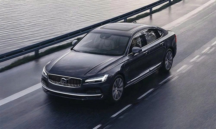 Volvo vừa tuyên bố dừng sản xuất mẫu sedan hạng sang S90 tại Ấn Độ, chấm dứt hoàn toàn dòng xe gầm thấp để tập trung phát triển các dòng SUV và xe điện, hai phân khúc đang tăng trưởng mạnh tại quốc gia này.