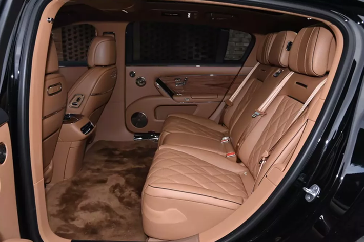 Về hiệu suất, Maextro S800 có khả năng tăng tốc từ 0–100 km/h trong khoảng từ 4,3 - 4,9 giây, tùy phiên bản. Quãng đường phanh từ 100 km/h về vị trí đứng yên là 34,5 mét. Xe cũng có hệ thống đánh lái cầu sau 12°, bán kính quay vòng chỉ 5,05 mét và khả năng đi chéo tối đa 16°.