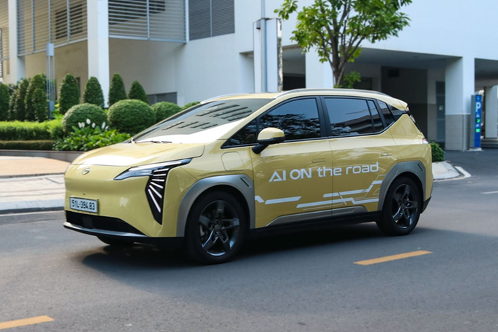 Tại thị trường Trung Quốc, GAC Aion Y Plus 2025 có 4 phiên bản với mức giá dao động từ 99.800 - 123.800 Nhân dân tệ (tương đương 349 - 433 triệu đồng). Tại Việt Nam, mẫu xe này từng ra mắt vào năm 2024 với 1 phiên bản và giá bán từ 888 triệu đồng.