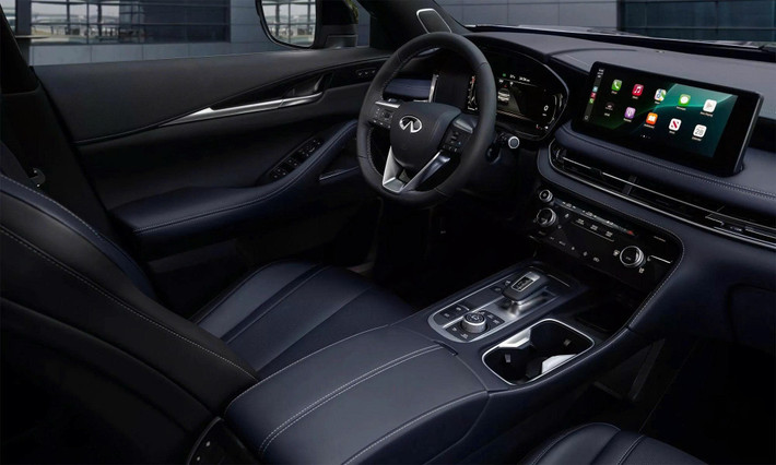 Trang bị bên trong gồm ghế trước chỉnh điện 8 hướng, tích hợp sưởi, vô-lăng có sưởi bọc da, điều hòa 3 vùng độc lập, sạc không dây và hệ thống âm thanh 9 loa. Giá bán cho bản Sport khởi điểm từ 61.700 USD.