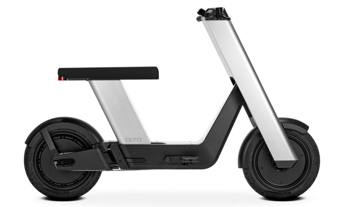 Xe có tốc độ tối đa 32 km/h, đủ điều kiện hoạt động trong làn xe đạp tại hầu hết các thành phố của Mỹ mà không cần bằng lái hay bảo hiểm. Khi kích hoạt chế độ Off-road, xe có thể đạt tới 53 km/h