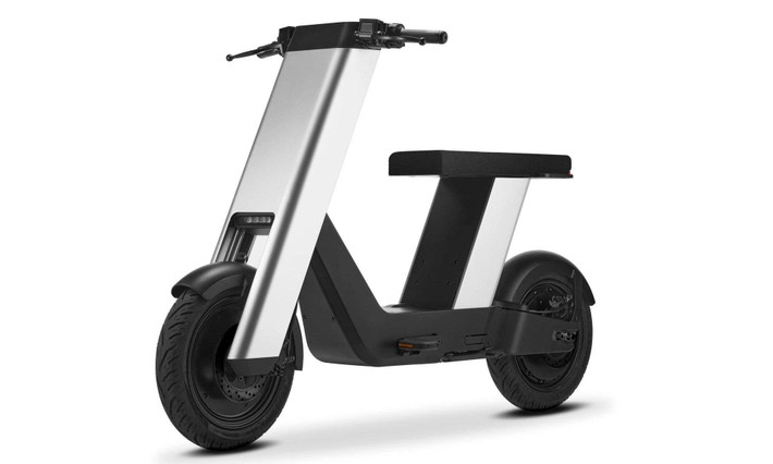 Startup Mỹ Infinite Machine vừa ra mắt mẫu xe máy điện Olto với thiết kế tối giản, mang phong cách tương lai và tích hợp nhiều công nghệ hiện đại.