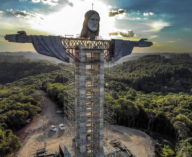 Tượng Chúa Jesus khổng lồ đang được xây dựng như nào? Tuong Chua Jesus khong lo dang duoc xay dung nhu nao?