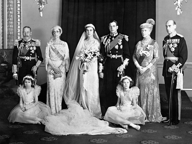 Ảnh thời trẻ mới công bố của Nữ hoàng Anh - Hình 4 Anh thoi tre moi cong bo cua Nu hoang Anh-Hinh-4