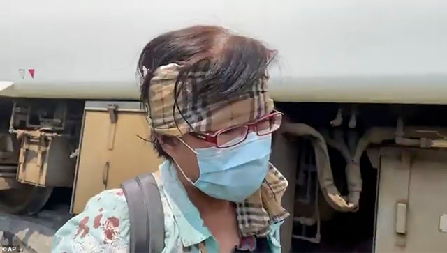 Hiện trường vụ tai nạn tàu hỏa thảm khốc ở Đài Loan khiến hơn 40 người chết - Hình 11 Hien truong vu tai nan tau hoa tham khoc o Dai Loan khien hon 40 nguoi chet-Hinh-11