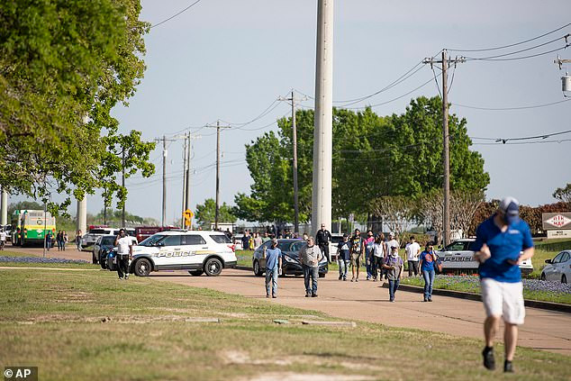 Hien truong xa sung hang loat khien nhieu nguoi chet rung dong nuoc My-Hinh-6