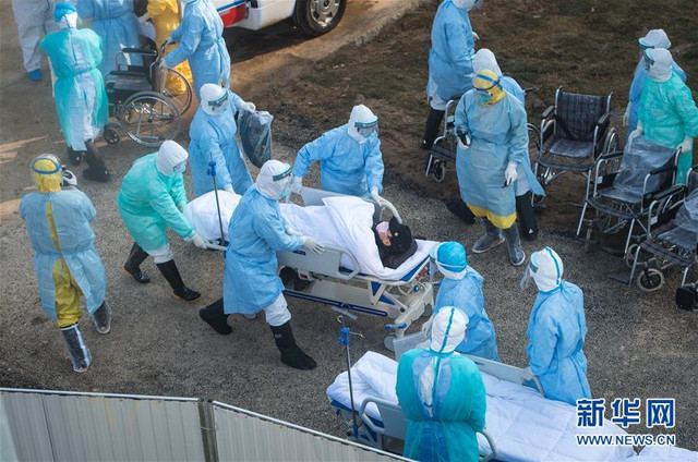 Cac nuoc tren the gioi tran an nguoi dan trong dai dich corona the nao?-Hinh-2