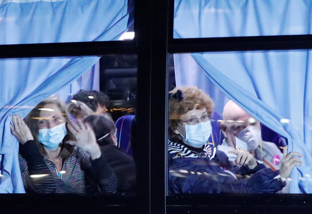 Toàn cảnh thế giới quay cuồng đối phó dịch bệnh COVID-19 - Hình 14 Toan canh the gioi quay cuong doi pho dich benh COVID-19-Hinh-14