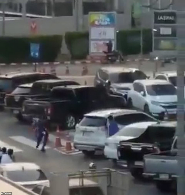 Thượng sĩ quân đội Thái Lan xả súng giết hơn 20 người, livestream trên facebook - Hình 5 Thuong si quan doi Thai Lan xa sung giet hon 20 nguoi, livestream tren facebook-Hinh-5