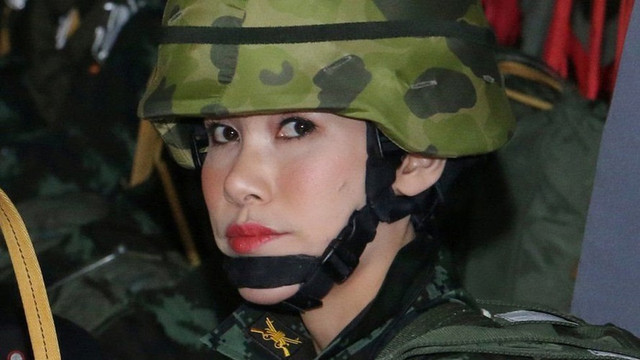 Nhan sắc 5 người vợ của Quốc vương Thái Lan - Hình 3 Nhan sac 5 nguoi vo cua Quoc vuong Thai Lan-Hinh-3