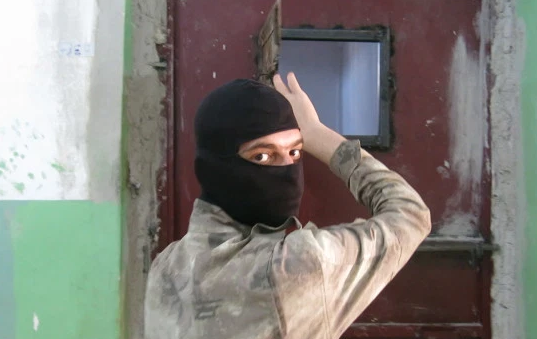 Đột nhập “địa ngục” nhốt hàng nghìn tù binh IS tại Syria - Hình 4 Dot nhap “dia nguc” nhot hang nghin tu binh IS tai Syria-Hinh-4