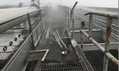 Tan hoang hiện trường trực thăng đâm vào nóc tòa nhà cao tầng Mỹ - Hình 2 Tan hoang hien truong truc thang dam vao noc toa nha cao tang My-Hinh-2