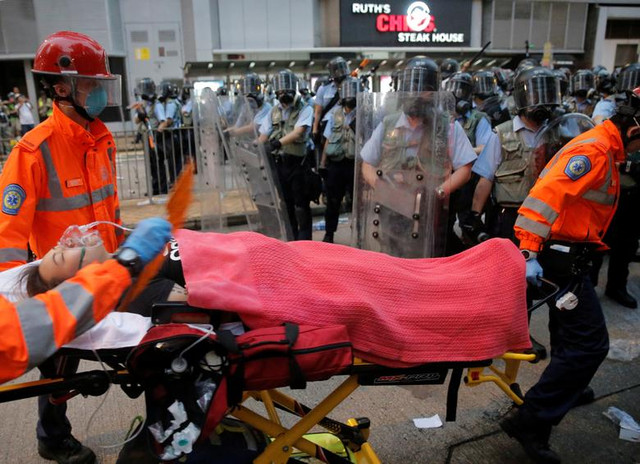 Biểu tình ở Hong Kong: Hơi cay, vòi rộng, đạn cao su có hết - Hình 5 Bieu tinh o Hong Kong: Hoi cay, voi rong, dan cao su co het-Hinh-5