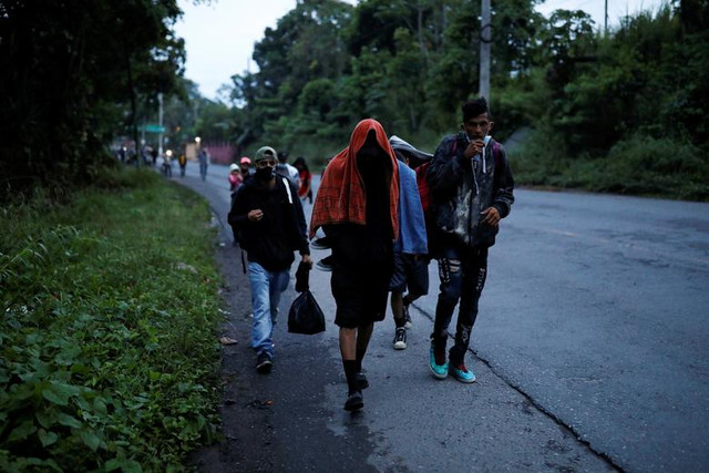 Hàng nghìn người di cư vạ vật tới Mỹ giữa “bão” COVID-19 - Hình 2 Hang nghin nguoi di cu va vat toi My giua “bao” COVID-19-Hinh-2