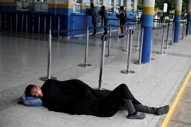 Hàng nghìn người di cư vạ vật tới Mỹ giữa “bão” COVID-19 - Hình 15 Hang nghin nguoi di cu va vat toi My giua “bao” COVID-19-Hinh-15