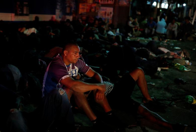 Hàng nghìn người di cư vạ vật tới Mỹ giữa “bão” COVID-19 - Hình 8 Hang nghin nguoi di cu va vat toi My giua “bao” COVID-19-Hinh-8