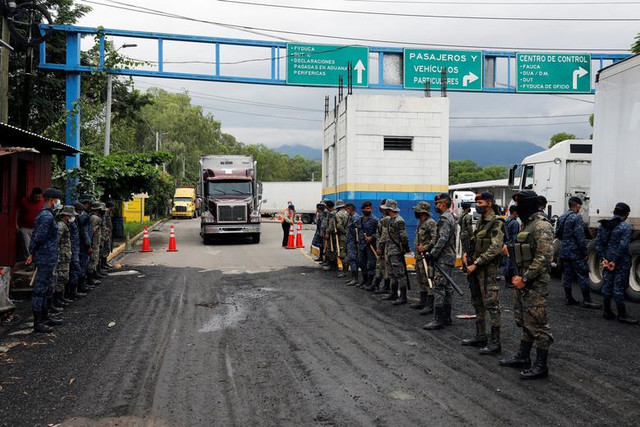Hàng nghìn người di cư vạ vật tới Mỹ giữa “bão” COVID-19 Hang nghin nguoi di cu va vat toi My giua “bao” COVID-19