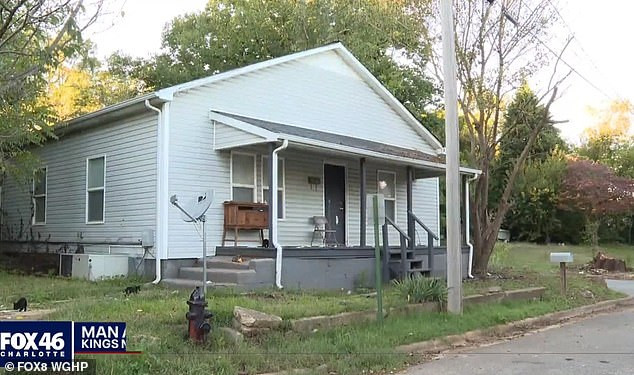 Chân dung kẻ bắt bé gái 12 tuổi làm nô lệ tình dục suốt 5 năm - Hình 2 Chan dung ke bat be gai 12 tuoi lam no le tinh duc suot 5 nam-Hinh-2