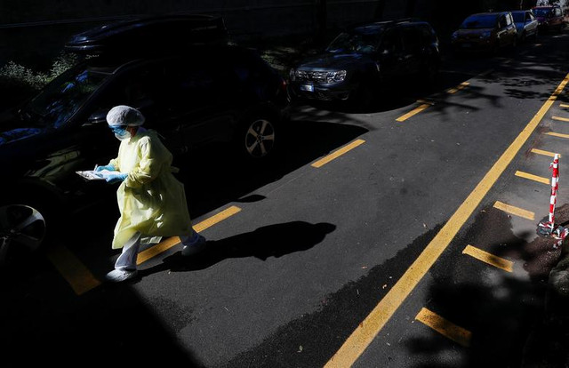 Chùm ảnh châu Âu quay cuồng trong 'bão' COVID-19 Chum anh chau Au quay cuong trong 'bao' COVID-19