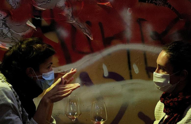 Chùm ảnh châu Âu quay cuồng trong 'bão' COVID-19 - Hình 11 Chum anh chau Au quay cuong trong 'bao' COVID-19-Hinh-11