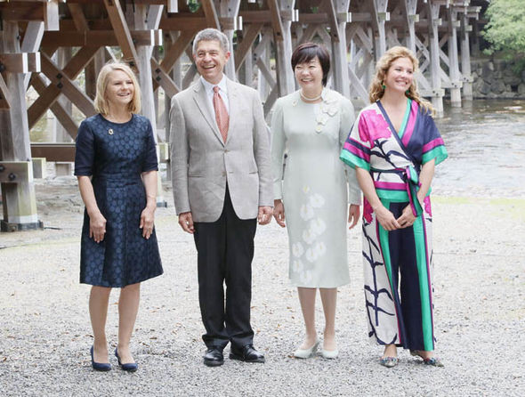 Biết gì về về phu quân của Thủ tướng Đức Angela Merkel? - Hình 7 Biet gi ve ve phu quan cua Thu tuong Duc Angela Merkel?-Hinh-7