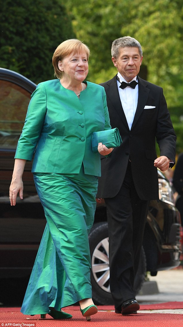 Biết gì về về phu quân của Thủ tướng Đức Angela Merkel? - Hình 10 Biet gi ve ve phu quan cua Thu tuong Duc Angela Merkel?-Hinh-10