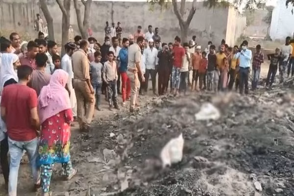 On lanh khi hat hien thi the phu nu khong dau o bai rac