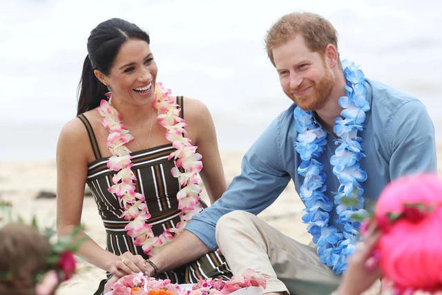 Cuộc sống của vợ chồng Hoàng tử Harry sau khi rời Hoàng gia Anh - Hình 9 Cuoc song cua vo chong Hoang tu Harry sau khi roi Hoang gia Anh-Hinh-9