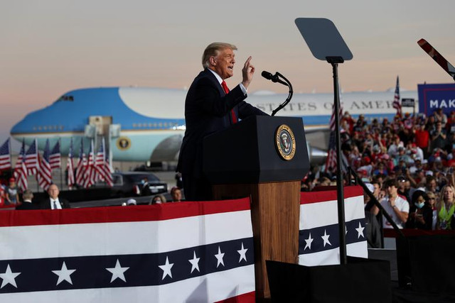 Ảnh: Tổng thống Trump trở lại vận động tranh cử sau khi ra viện - Hình 5 Anh: Tong thong Trump tro lai van dong tranh cu sau khi ra vien-Hinh-5