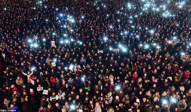 Nhìn lại vụ tấn công khủng bố tòa soạn Charlie Hebdo 5 năm trước - Hình 9 Nhin lai vu tan cong khung bo toa soan Charlie Hebdo 5 nam truoc-Hinh-9