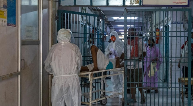 Hiện thực khắc nghiệt ở bệnh viện chữa COVID-19 tại Ấn Độ - Hình 9 Hien thuc khac nghiet o benh vien chua COVID-19 tai An Do-Hinh-9