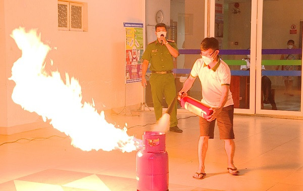 Thiết bị phòng cháy chữa cháy đang 'cháy' hàng - Hình 2 Thiet bi phong chay chua chay dang 'chay' hang-Hinh-2