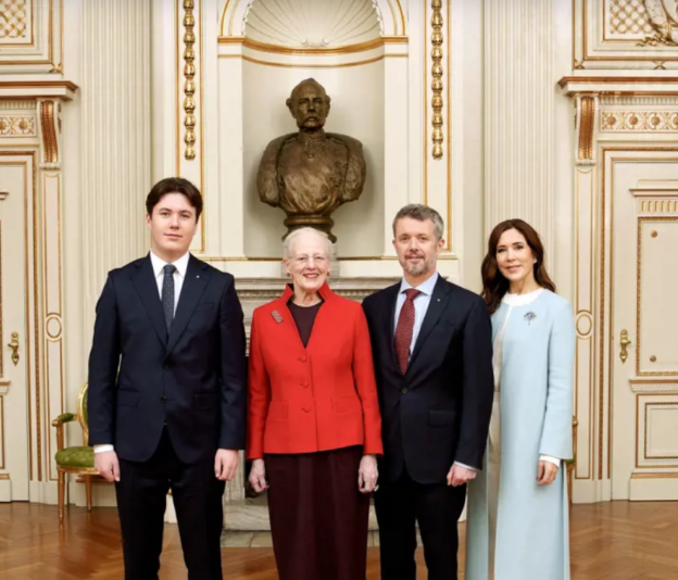 Thái tử Đan Mạch gây sốt với vẻ điển trai của tuổi 18 - Hình 3 Thai tu Dan Mach gay sot voi ve dien trai cua tuoi 18-Hinh-3