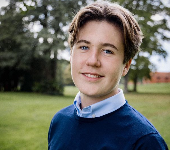 Thái tử Đan Mạch gây sốt với vẻ điển trai của tuổi 18 - Hình 5 Thai tu Dan Mach gay sot voi ve dien trai cua tuoi 18-Hinh-5