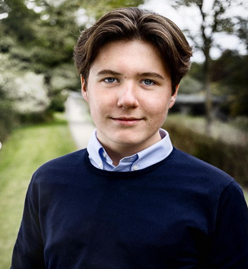 Thái tử Đan Mạch gây sốt với vẻ điển trai của tuổi 18 - Hình 2 Thai tu Dan Mach gay sot voi ve dien trai cua tuoi 18-Hinh-2