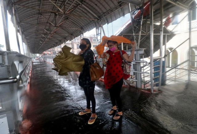 Giữa thảm hoạ COVID-19, Ấn Độ lại hứng thêm trận bão siêu mạnh - Hình 5 Giua tham hoa COVID-19, An Do lai hung them tran bao sieu manh-Hinh-5