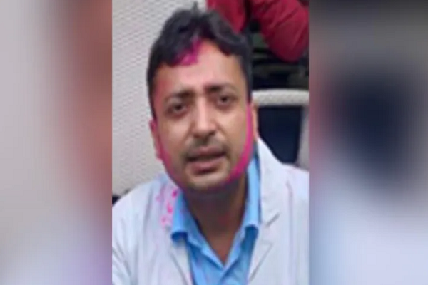 Biết gì về bác sĩ chống COVID-19 ở Ấn Độ vừa tự tử? Biet gi ve bac si chong COVID-19 o An Do vua tu tu?