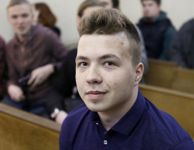 Belarus hứng trừng phạt vì ép máy bay hạ cánh để bắt nhà báo - Hình 3 Belarus hung trung phat vi ep may bay ha canh de bat nha bao-Hinh-3