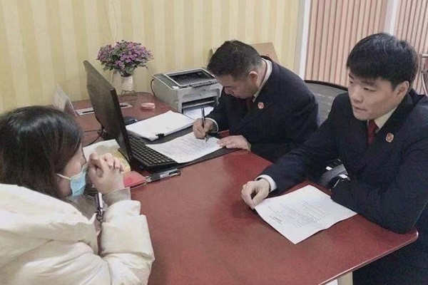 Người phụ nữ trốn ngồi tù 10 năm bằng cách sinh con 5 lần Nguoi phu nu tron ngoi tu 10 nam bang cach sinh con 5 lan