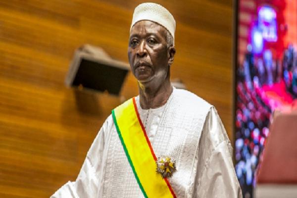 Chan dung vi dai ta quan doi dang khuynh dao chinh truong Mali-Hinh-8