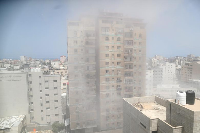 Cận cảnh Dải Gaza tan hoang sau đòn không kích của Israel - Hình 9 Can canh Dai Gaza tan hoang sau don khong kich cua Israel-Hinh-9