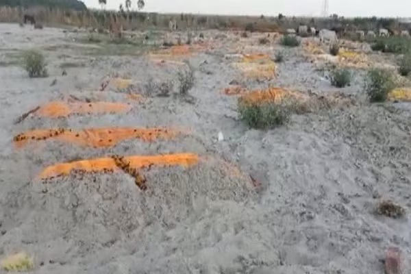 Lai phat hien nhieu thi the chon vui duoi cat song Hang o An Do