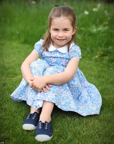 Hinh anh dang yeu cua tieu Cong chua Charlotte vua tron 6 tuoi-Hinh-10